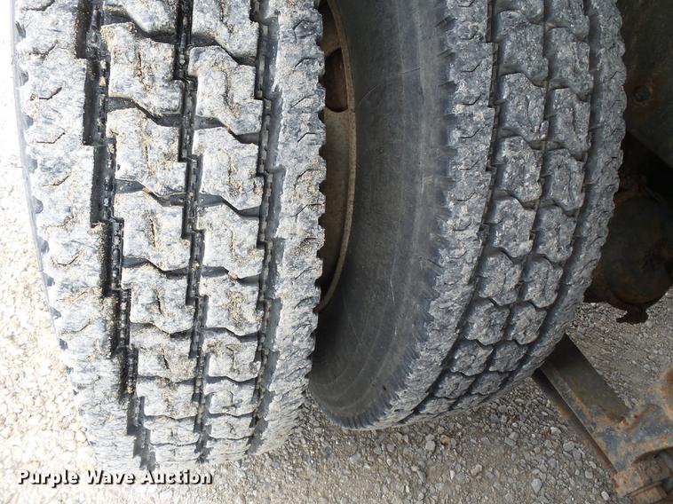 image for item DB7187 2005 International 9200i fertilizer tender truck