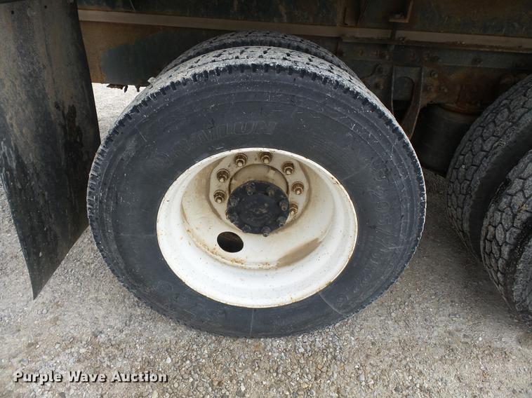 image for item DB7187 2005 International 9200i fertilizer tender truck