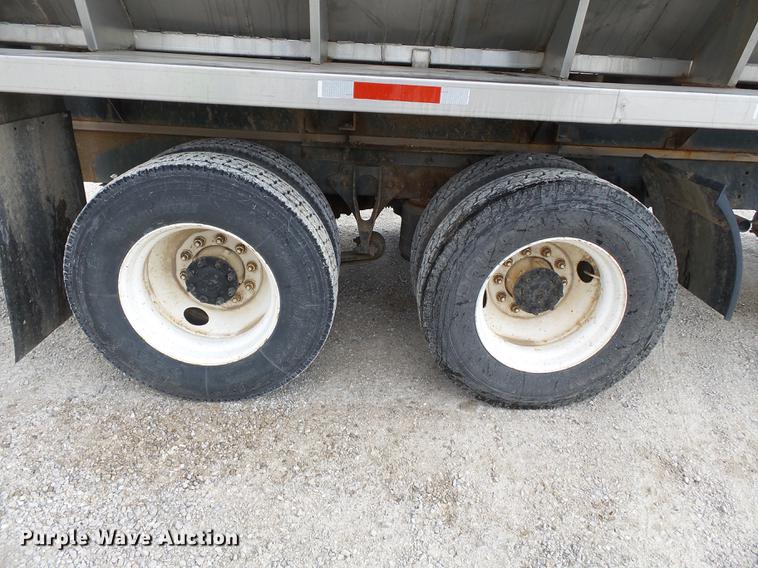 image for item DB7187 2005 International 9200i fertilizer tender truck