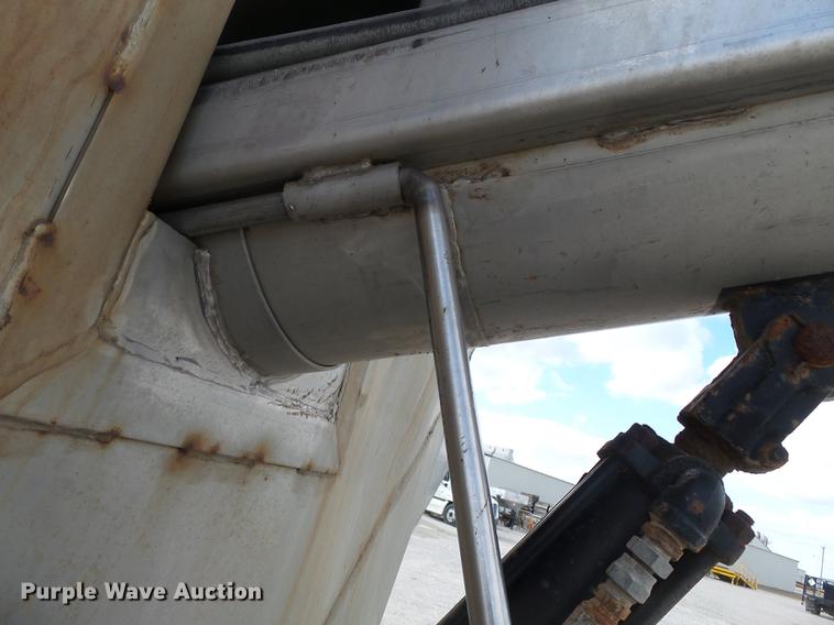 image for item DB7187 2005 International 9200i fertilizer tender truck