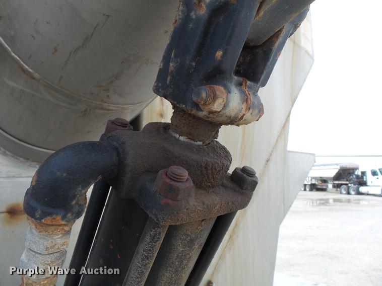 image for item DB7187 2005 International 9200i fertilizer tender truck