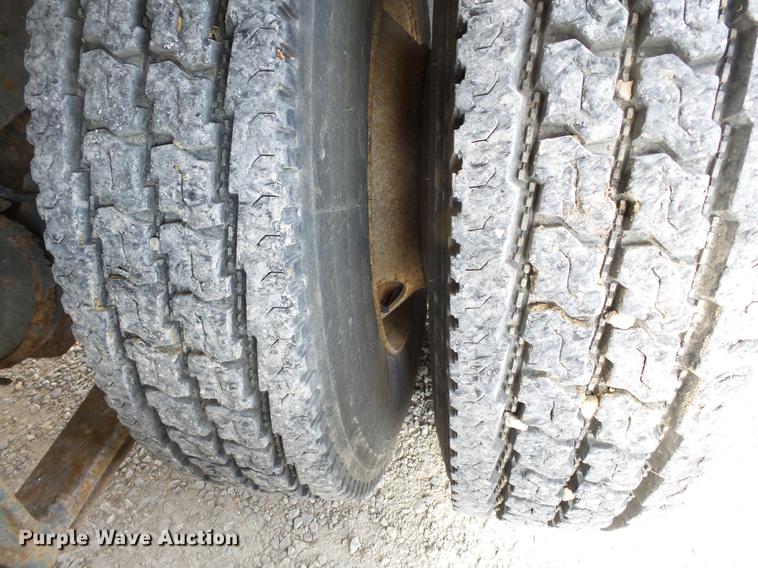 image for item DB7187 2005 International 9200i fertilizer tender truck