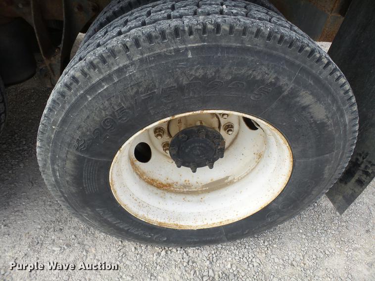 image for item DB7187 2005 International 9200i fertilizer tender truck