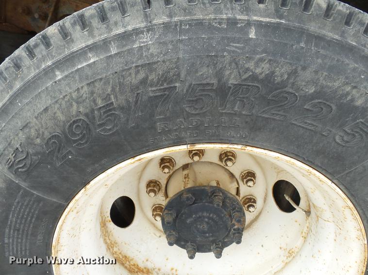 image for item DB7187 2005 International 9200i fertilizer tender truck