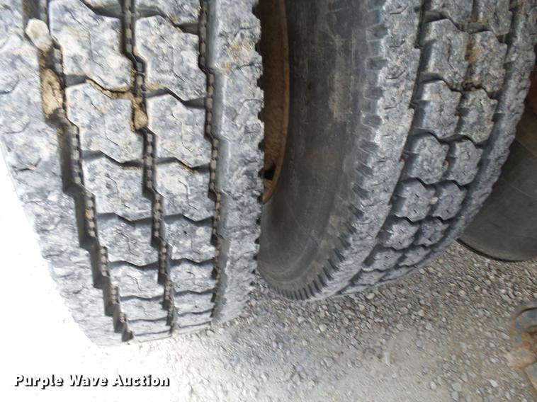 image for item DB7187 2005 International 9200i fertilizer tender truck