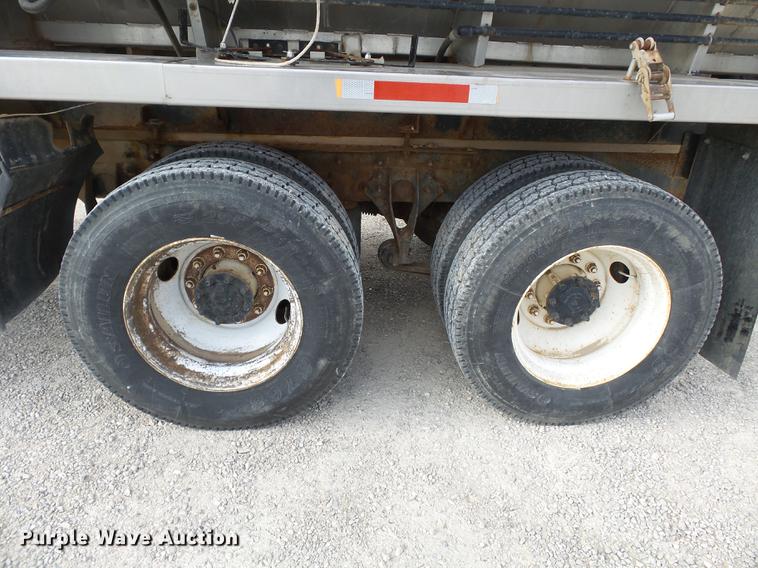 image for item DB7187 2005 International 9200i fertilizer tender truck