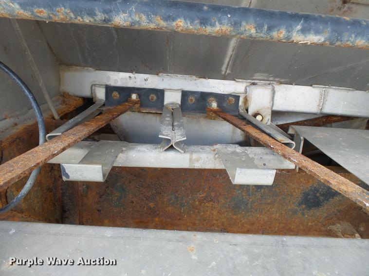 image for item DB7187 2005 International 9200i fertilizer tender truck