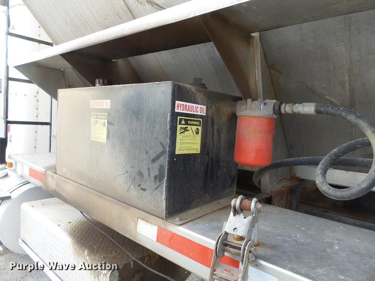 image for item DB7187 2005 International 9200i fertilizer tender truck