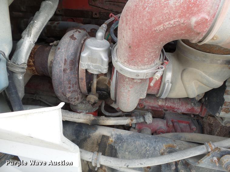 image for item DB7187 2005 International 9200i fertilizer tender truck