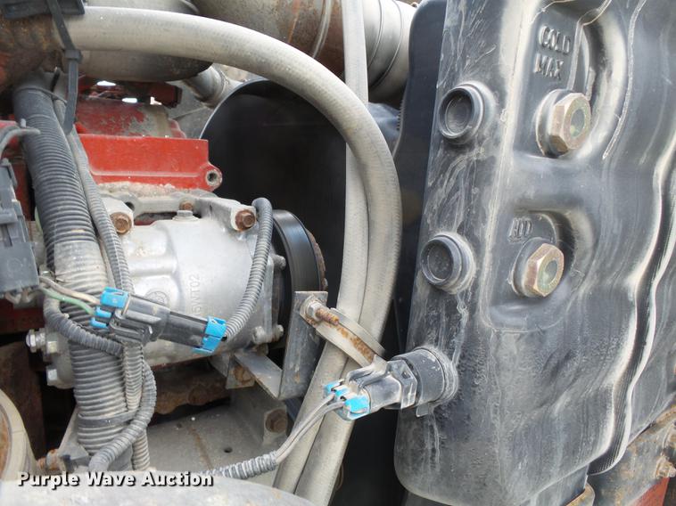 image for item DB7187 2005 International 9200i fertilizer tender truck