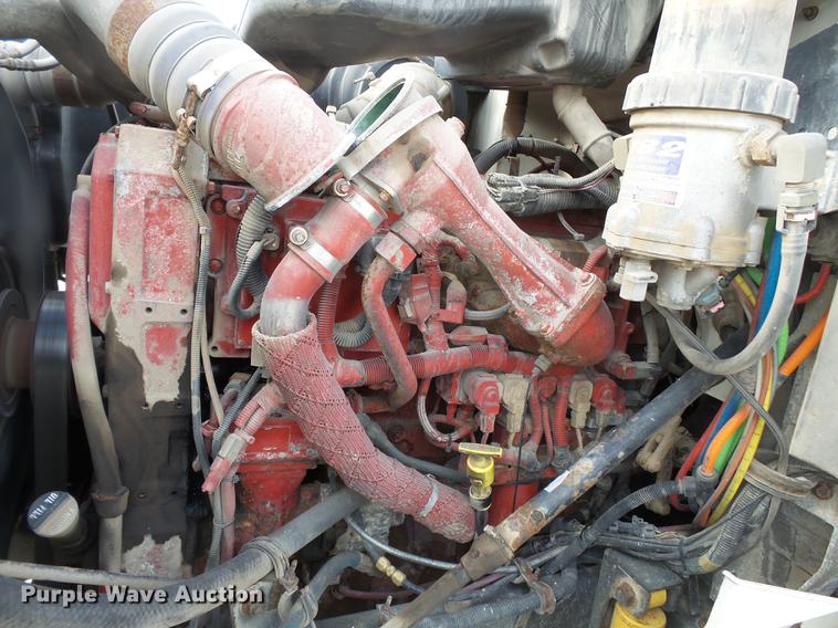 image for item DB7187 2005 International 9200i fertilizer tender truck