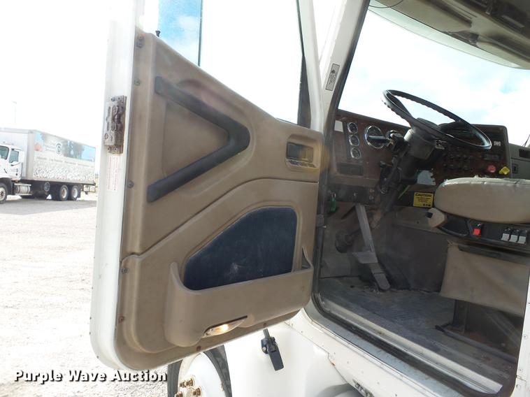 image for item DB7187 2005 International 9200i fertilizer tender truck