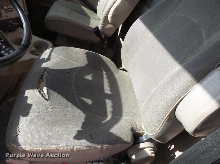 image for item DB7187 2005 International 9200i fertilizer tender truck