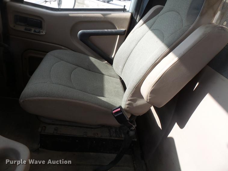 image for item DB7187 2005 International 9200i fertilizer tender truck