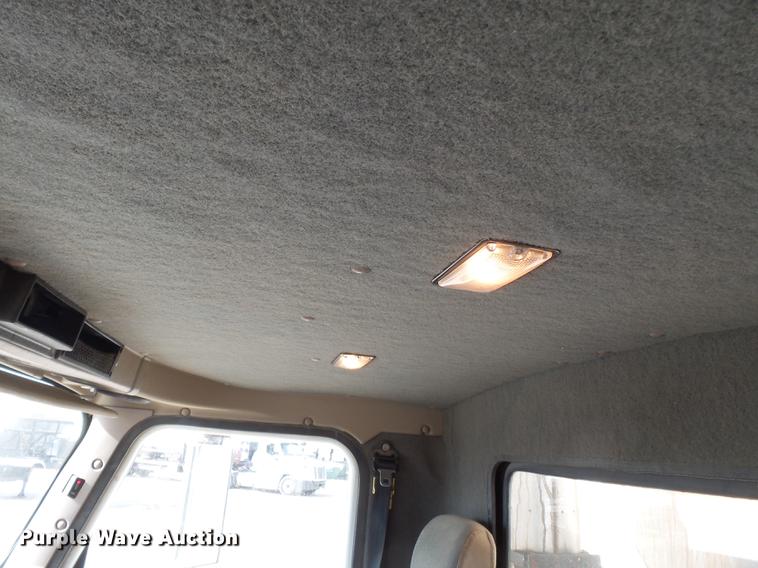 image for item DB7187 2005 International 9200i fertilizer tender truck