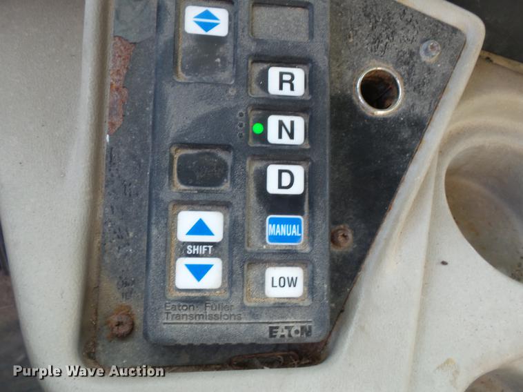 image for item DB7187 2005 International 9200i fertilizer tender truck