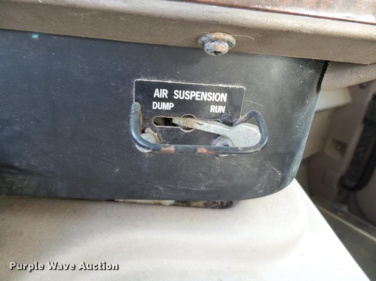 image for item DB7187 2005 International 9200i fertilizer tender truck