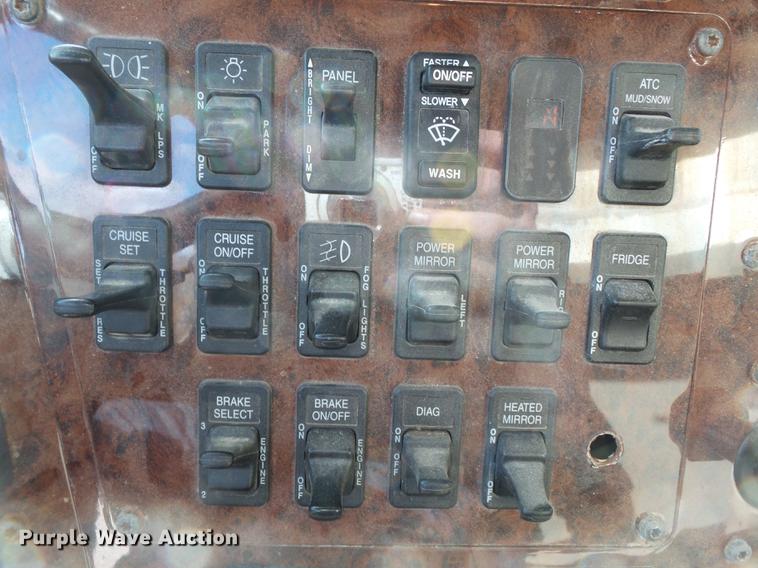 image for item DB7187 2005 International 9200i fertilizer tender truck