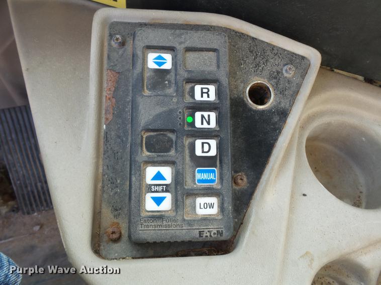 image for item DB7187 2005 International 9200i fertilizer tender truck