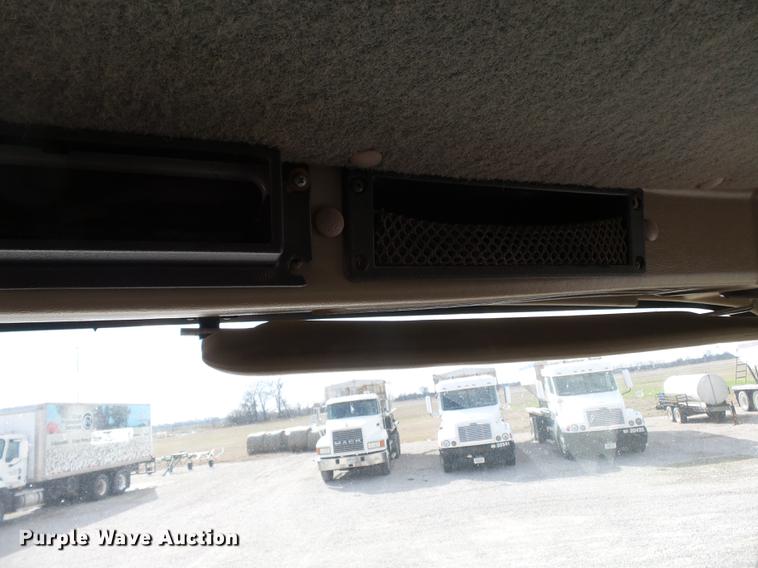 image for item DB7187 2005 International 9200i fertilizer tender truck