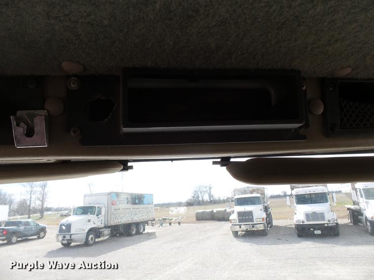 image for item DB7187 2005 International 9200i fertilizer tender truck