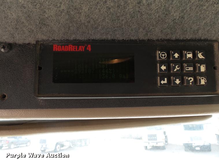 image for item DB7187 2005 International 9200i fertilizer tender truck