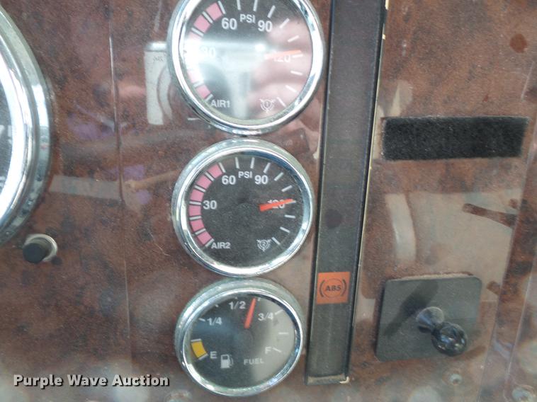 image for item DB7187 2005 International 9200i fertilizer tender truck