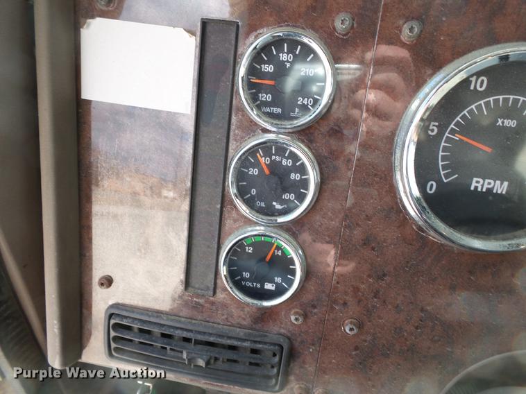 image for item DB7187 2005 International 9200i fertilizer tender truck