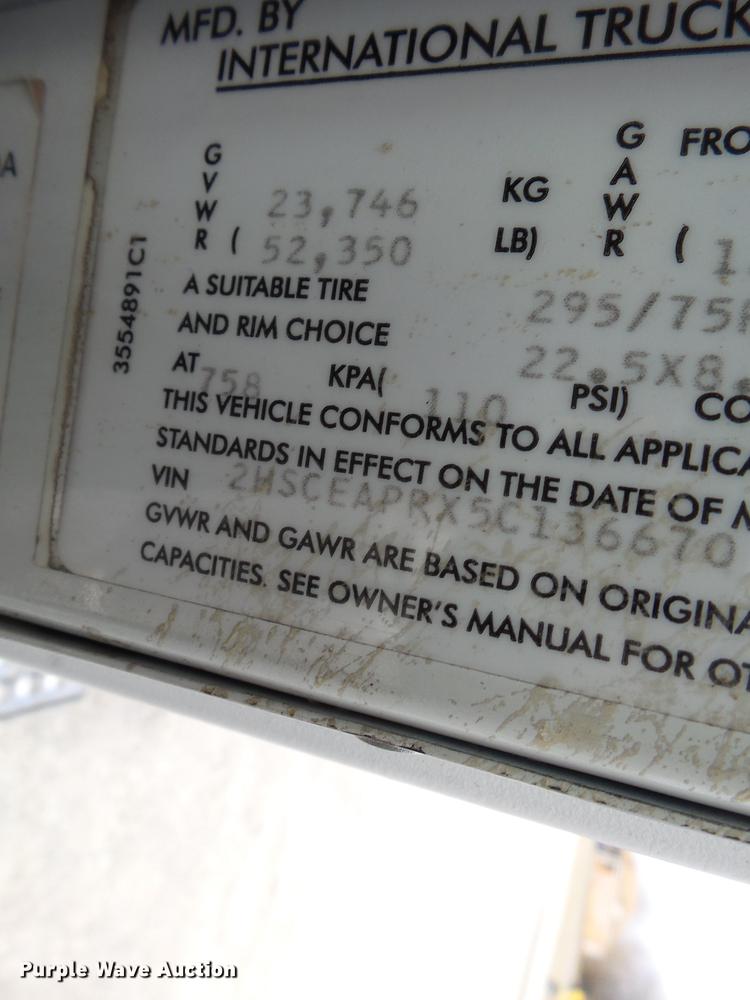 image for item DB7187 2005 International 9200i fertilizer tender truck