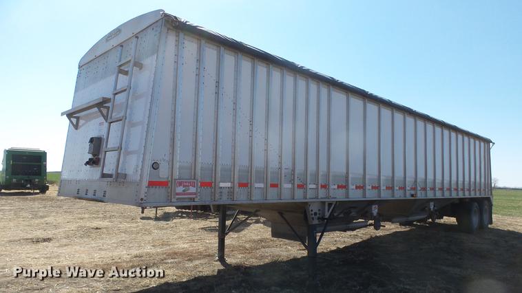 image for item DC0688 2014 Cornhusker 800ALSR double hopper bottom grain trailer