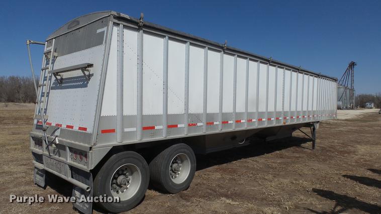 image for item DC0688 2014 Cornhusker 800ALSR double hopper bottom grain trailer