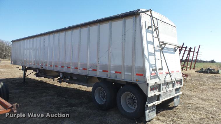 image for item DC0688 2014 Cornhusker 800ALSR double hopper bottom grain trailer