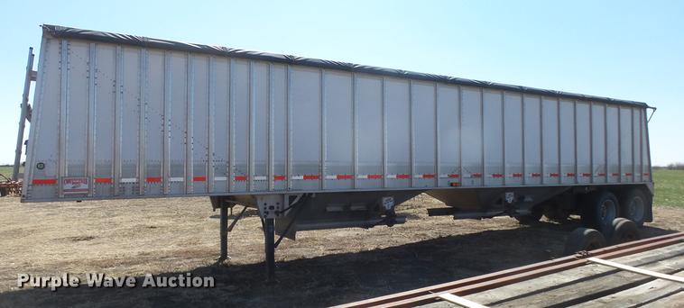 image for item DC0688 2014 Cornhusker 800ALSR double hopper bottom grain trailer