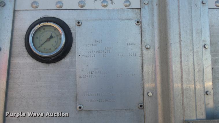 image for item DC0688 2014 Cornhusker 800ALSR double hopper bottom grain trailer