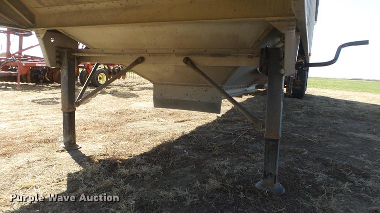 image for item DC0688 2014 Cornhusker 800ALSR double hopper bottom grain trailer