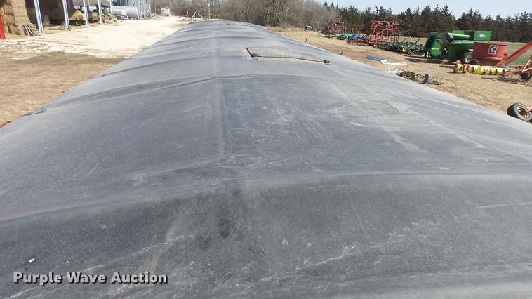 image for item DC0688 2014 Cornhusker 800ALSR double hopper bottom grain trailer