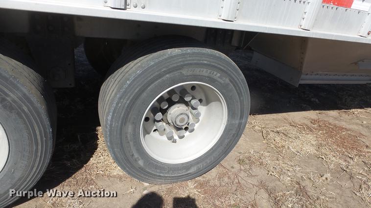 image for item DC0688 2014 Cornhusker 800ALSR double hopper bottom grain trailer