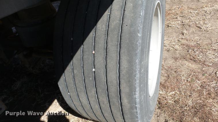 image for item DC0688 2014 Cornhusker 800ALSR double hopper bottom grain trailer