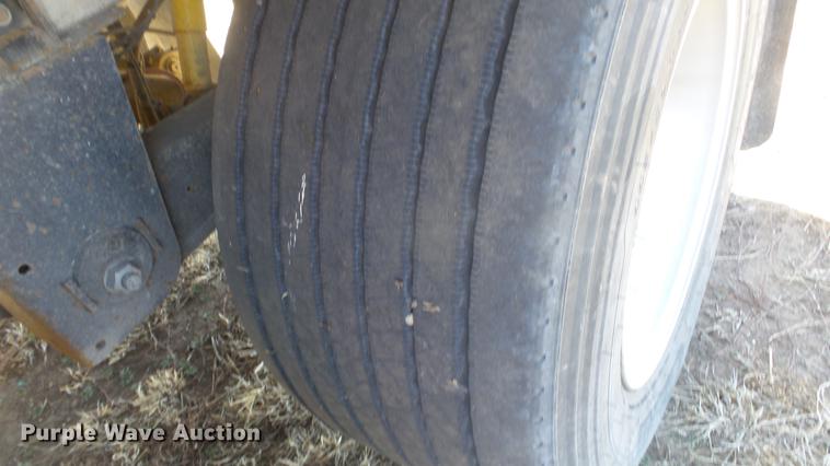 image for item DC0688 2014 Cornhusker 800ALSR double hopper bottom grain trailer