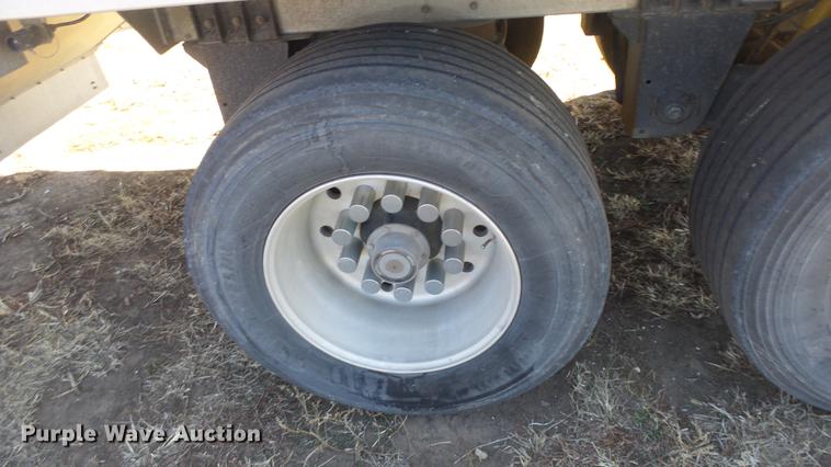 image for item DC0688 2014 Cornhusker 800ALSR double hopper bottom grain trailer