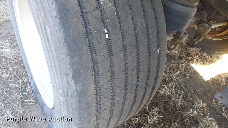 image for item DC0688 2014 Cornhusker 800ALSR double hopper bottom grain trailer