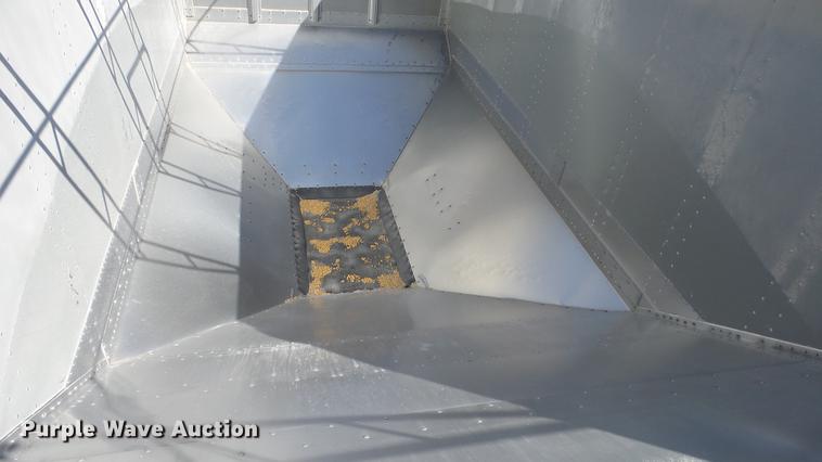 image for item DC0688 2014 Cornhusker 800ALSR double hopper bottom grain trailer
