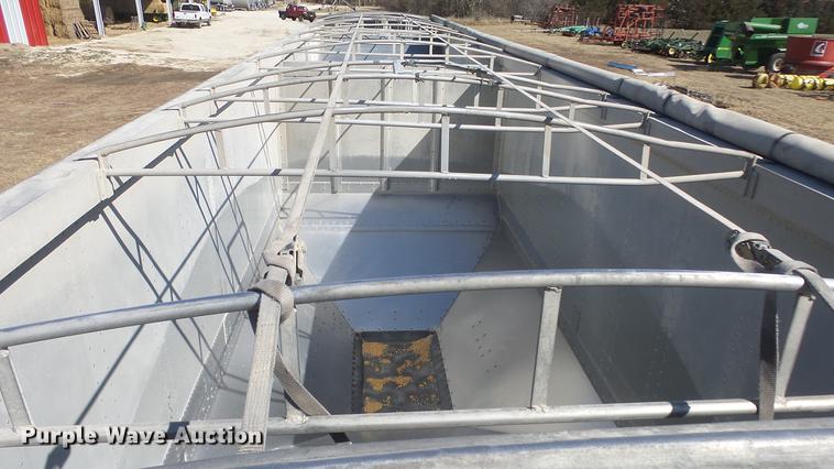 image for item DC0688 2014 Cornhusker 800ALSR double hopper bottom grain trailer