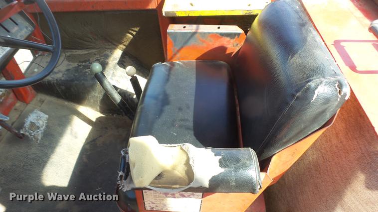 image for item DC0710 1972 Massey Ferguson 1500 4WD tractor