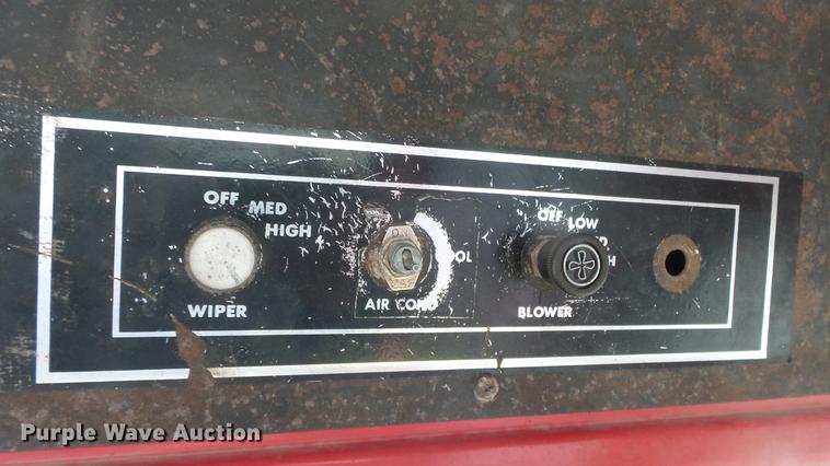 image for item DC0710 1972 Massey Ferguson 1500 4WD tractor