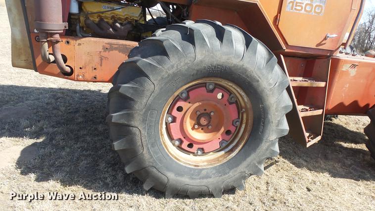 image for item DC0710 1972 Massey Ferguson 1500 4WD tractor