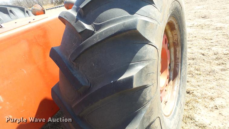 image for item DC0710 1972 Massey Ferguson 1500 4WD tractor