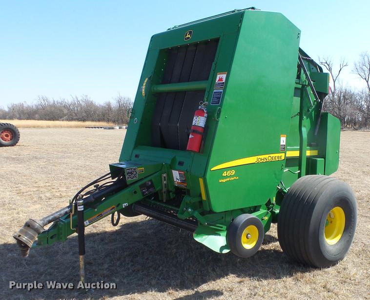 image for item DC0712 2014 John Deere 469 round baler