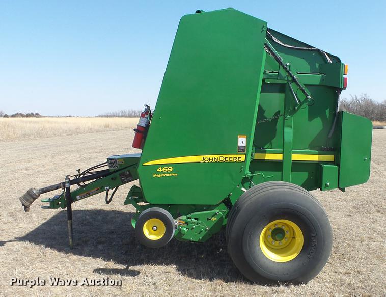 image for item DC0712 2014 John Deere 469 round baler