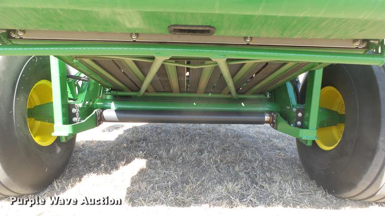 image for item DC0712 2014 John Deere 469 round baler